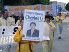 Published on 2/17/2003 图片：参加美西法会的大法弟子举行新闻发布会呼吁营救李祥春并游行洪法
