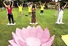 Published on 8/29/2003 2003年8月22日犹他标准报：为自由而炼功打坐(图)