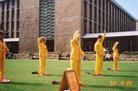 Published on 8/29/2003 新南威尔士大学大法弟子在国际周上功法演示
