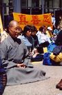 Published on 9/2/2003 图片资料：美西法会会场；美中法会期间的炼功场面
