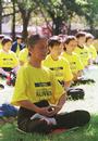 Published on 9/15/2000 一位残障学员在炼功