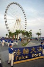 Published on 6/1/2009 法轮功,天国乐团马六甲古城演奏　观众欢喜（图）