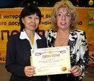 Published on 11/13/2009 ֹ,ֹѧԱμĪ˹ƶͯᲢ񽱣ͼ - ִ - minghui.org