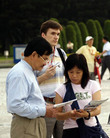 Published on 6/12/2006 让更多的人知道法轮大法的美好（图）