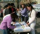 Published on 5/1/2007 英国法轮功学员集会游行　揭露中共迫害（图）