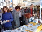 Published on 10/18/2011 法轮功,德国美因茨信息日　民众支持法轮功（图） - 法轮大法明慧网
