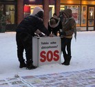 Published on 12/12/2011 法轮功,世界人权日　芬兰北部学员征签反迫害（图） - 法轮大法明慧网
