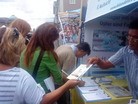 Published on 7/3/2011 法轮功,在德国卡尔斯鲁厄的民族节上传播真相（图） - 法轮大法明慧网
