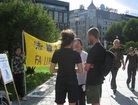 Published on 7/23/2011 法轮功,七二零　挪威法轮功学员反迫害、讲真相（图） - 法轮大法明慧网

