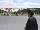 Published on 7/27/2011 法轮功,巴黎埃菲尔铁塔前揭露中共迫害（图） - 法轮大法明慧网
