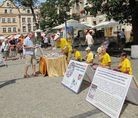 Published on 8/11/2011 法轮功,波兰鹿山市民支持法轮功反迫害（图） - 法轮大法明慧网
