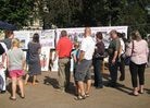 Published on 8/15/2011 法轮功,芬兰法轮功学员滨海公园传播真相（图） - 法轮大法明慧网
