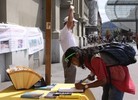 Published on 8/20/2011 法轮功,瑞士伯尔尼信息日　民众谴责中共暴行（图） - 法轮大法明慧网
