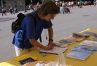 Published on 8/20/2011 法轮功,瑞士伯尔尼信息日　民众谴责中共暴行（图） - 法轮大法明慧网
