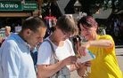 Published on 9/17/2011 法轮功,波兰学员中秋节之际在旅游城讲真相（图） - 法轮大法明慧网
