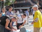 Published on 9/17/2011 法轮功,波兰学员中秋节之际在旅游城讲真相（图） - 法轮大法明慧网
