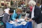 Published on 9/5/2011 法轮功,芬兰法轮功学员揭露中共暴行（图） - 法轮大法明慧网
