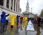 Published on 4/30/2012 法轮功,伦敦市中心讲真相　民众支持制止迫害（图） - 法轮大法明慧网
