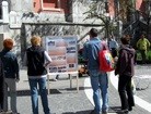 Published on 5/8/2012 法轮功,斯洛文尼亚首都举办信息日　百余华人三退（图） - 法轮大法明慧网
