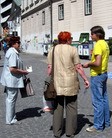Published on 5/8/2012 法轮功,斯洛文尼亚首都举办信息日　百余华人三退（图） - 法轮大法明慧网

