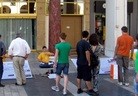 Published on 6/13/2012 法轮功,希腊法轮功学员每周末举办的信息日（图） - 法轮大法明慧网
