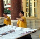 Published on 6/13/2012 法轮功,希腊法轮功学员每周末举办的信息日（图） - 法轮大法明慧网
