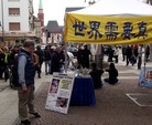 Published on 4/29/2016 法轮功,法兰克福纪念四二五　民众支持控告江泽民 【明慧网】
