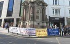 Published on 7/6/2016 法轮功,英国布莱顿街头征签　法轮功获民众支持 【明慧网】

