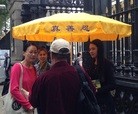Published on 9/14/2016 法轮功,大英博物馆门前的新景观 【明慧网】