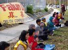 Published on 10/28/2003 加拿大法轮功学员驻加使馆前要求立即释放被吉林监狱非法关押的法轮功学员
