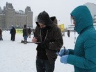 Published on 2/3/2012 法轮功,风雪中的呼唤（图） - 法轮大法明慧网
