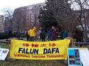 Published on 12/17/2000 图片报道：DC学员继续到中使馆呼吁释放滕春燕
