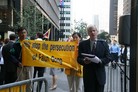 Published on 9/24/2008 联合国峰会　法轮功学员呼吁法办元凶（图）