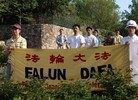 Published on 4/28/2009 法轮功,华府学员在中共驻美新使馆前抗议　吁制止迫害（图）