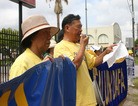 Published on 7/21/2009 法轮功,反迫害十周年　休士顿法轮功学员中领馆前烛光悼念（图）