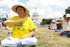 Published on 7/27/2009 法轮功,法轮大法明慧网 - 中使馆前十年反迫害　讲真相世人感动（图）