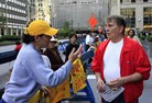 Published on 9/22/2009 法轮大法明慧网 - 中共党魁抵达纽约　法轮功要求停止迫害（图）