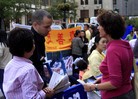 Published on 9/22/2009 法轮大法明慧网 - 中共党魁抵达纽约　法轮功要求停止迫害（图）