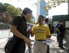 Published on 9/26/2009 法轮功,法轮大法明慧网 - 联合国峰会　法轮功学员持续抗议中共暴行（图）