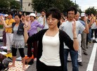 Published on 9/4/2010 法轮功,纽约中领馆前集体炼功发正念（图）
