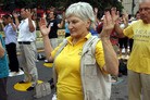 Published on 9/4/2010 法轮功,纽约中领馆前集体炼功发正念（图）
