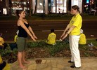 Published on 11/21/2011 法轮功,亚太峰会期间 世人明白法轮大法好(图) - 法轮大法明慧网
