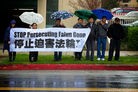 Published on 2/16/2012 法轮功,KPCC电台：洛杉矶法轮功学员中领馆前抗议迫害 - 法轮大法明慧网

