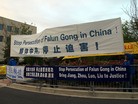Published on 4/27/2012 法轮功,四二五前夕　华府学员中使馆前集体炼功（图） - 法轮大法明慧网
