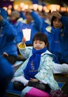 Published on 4/27/2012 法轮功,纪念四二五　纽约学员中领馆前烛光守夜 - 法轮大法明慧网

