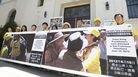 Published on 6/21/2012 法轮功,旧金山学员中领馆前抗议中共煽动仇狠（图） - 法轮大法明慧网
