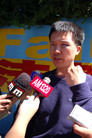 Published on 8/3/2007 温哥华法轮功学员中领馆守夜抗议遇暴力袭击（图）