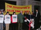 Published on 1/3/2004 世界各地法轮功学员纪念被迫害致死的长春电视插播者（图）
