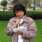 Published on 11/4/2005 秘鲁学员向中使馆宣读公告　促中共官员弃恶从善（图）