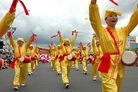 Published on 12/12/2005 图片报道：新西兰圣诞节大游行上受欢迎的法轮功
